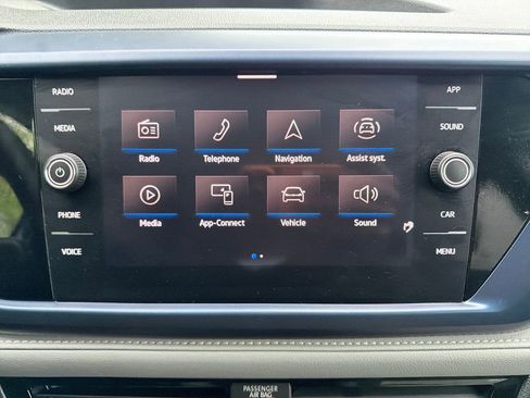 Used 2024 Volkswagen Taos SE w/ Panoramic Sunroof Package AWD/4WD image 22