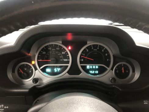 Used 2010 Jeep Wrangler Unlimited Sahara image 16