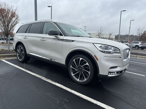 Used 2024 Lincoln Aviator Reserve w/ Equipment Group 201A image 2