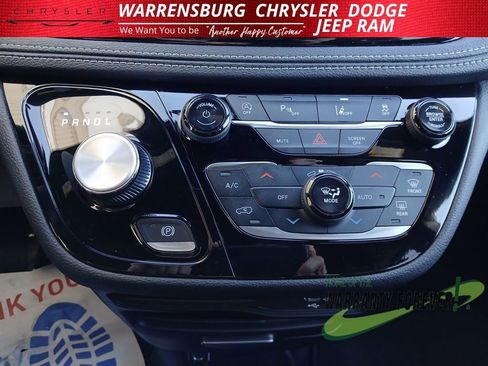 New 2026 Chrysler Pacifica Select image 21