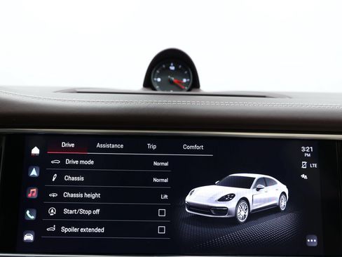 Used 2022 Porsche Panamera image 38