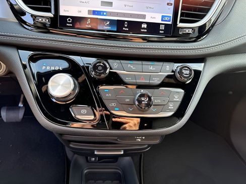 New 2026 Chrysler Pacifica Select FWD image 34