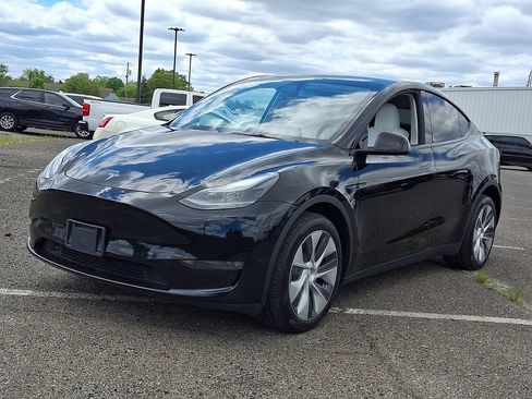 Used 2023 Tesla Model Y Long Range AWD/4WD image 4
