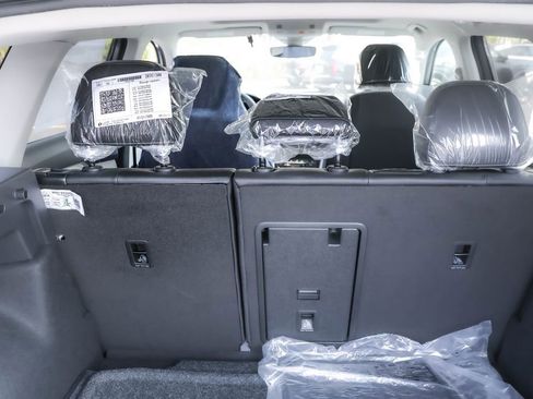 New 2025 Volkswagen Taos SE image 34