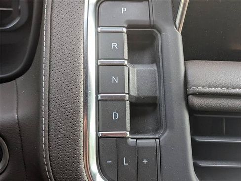 Used 2023 GMC Yukon SLT w/ SLT Premium Package AWD/4WD image 12