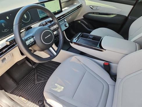Used 2025 Hyundai Tucson Limited AWD/4WD image 8