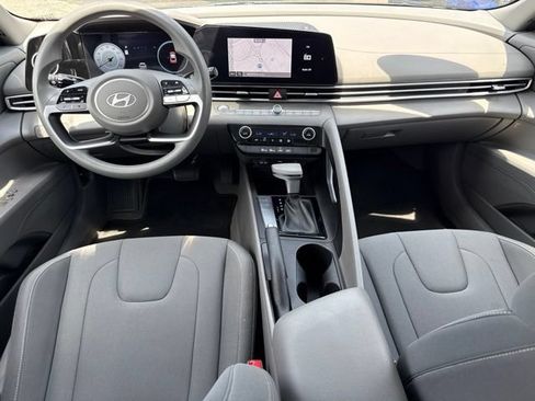 Used 2024 Hyundai Elantra SEL FWD image 4