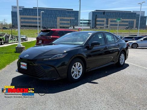 Used 2025 Toyota Camry LE FWD image 3