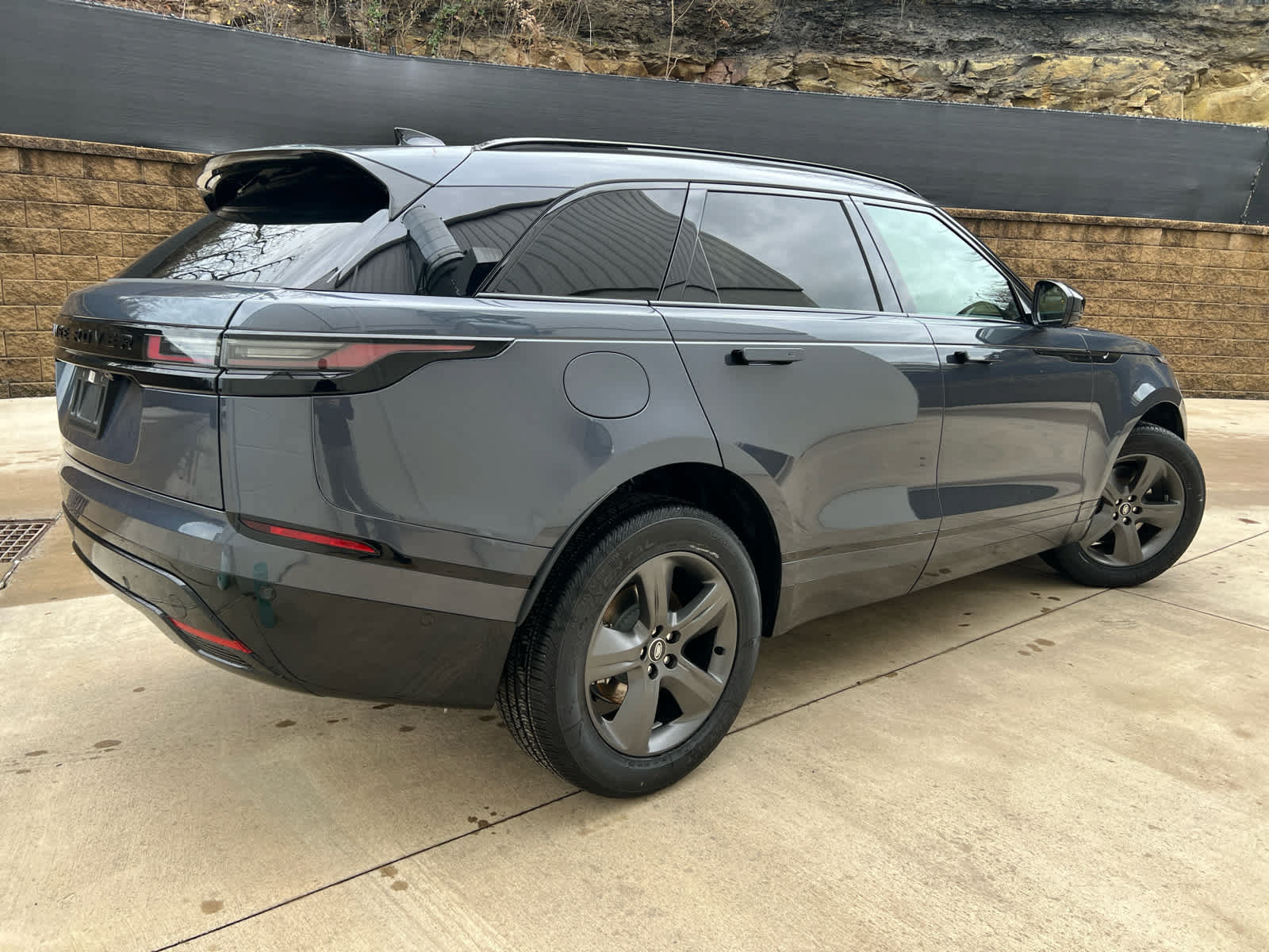 Used 2025 Land Rover Range Rover Velar Dynamic SE AWD/4WD image 3