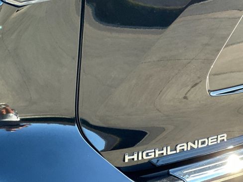 Used 2025 Toyota Highlander XSE AWD/4WD image 29