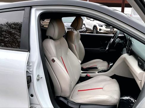 Used 2020 Hyundai Veloster Turbo Ultimate image 7