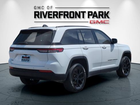 Used 2024 Jeep Grand Cherokee Altitude AWD/4WD image 3