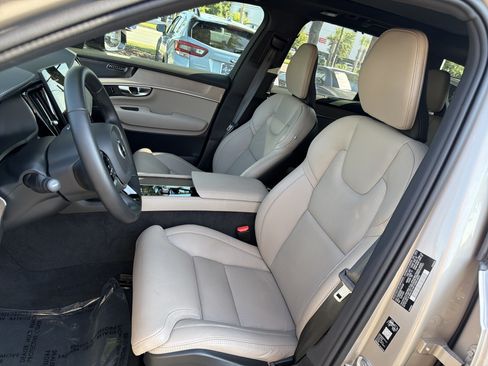 Used 2026 Volvo XC90 B6 Ultra w/ Protection Package Premier AWD/4WD image 16