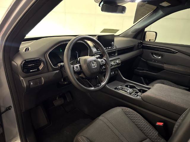 Used 2023 Honda Pilot Sport image 4