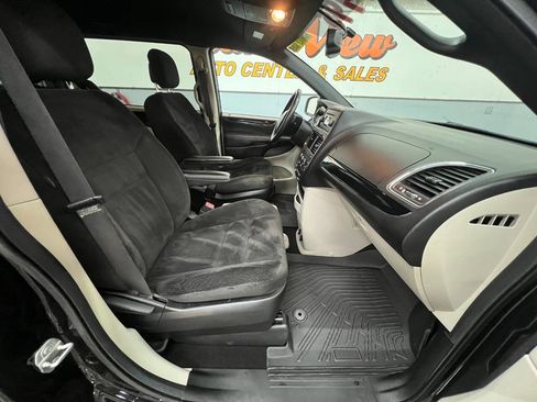 Used 2016 Dodge Grand Caravan SE image 14
