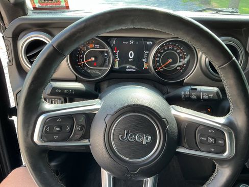 Used 2018 Jeep Wrangler Unlimited Sahara w/ Dual Top Group AWD/4WD image 12
