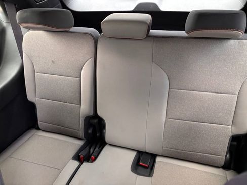 Used 2025 Chevrolet Traverse LT image 31