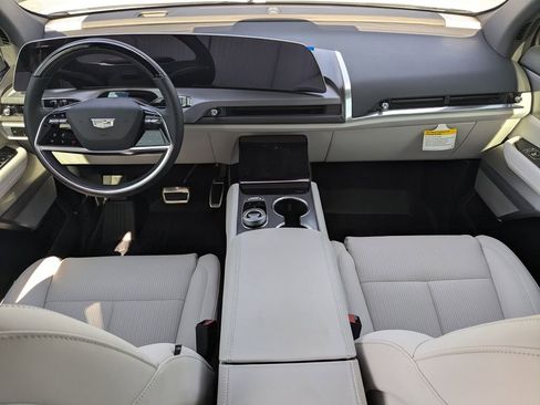 New 2026 Cadillac Vistiq Luxury w/ LPO, Floor Liner Package image 18