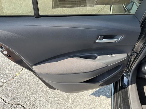 Used 2021 Toyota Corolla LE FWD image 17