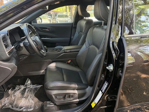 Used 2025 Toyota Crown XLE image 32