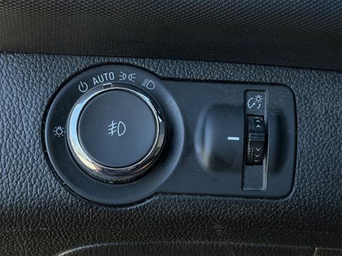 Used 2020 Chevrolet Sonic LT w/ Convenience Package image 23