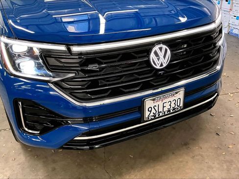 Used 2025 Volkswagen Atlas SEL Premium R-Line image 32