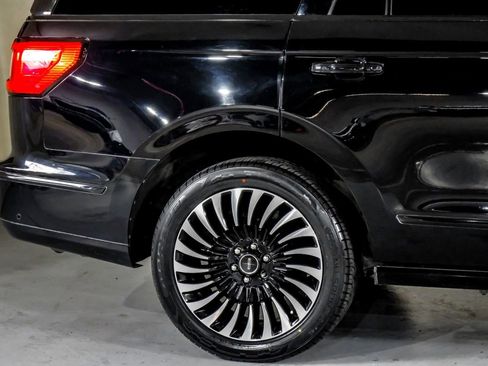 Used 2020 Lincoln Navigator Black Label w/ Cargo Convenience Package image 6