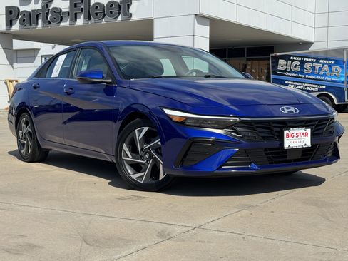 Used 2025 Hyundai Elantra Limited FWD image 2