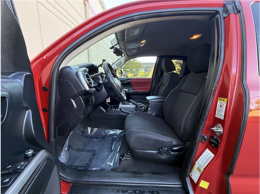 Used 2017 Toyota Tacoma SR5 w/ Tow Package RWD image 8