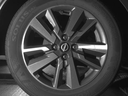 Used 2025 Nissan Versa SV FWD image 15