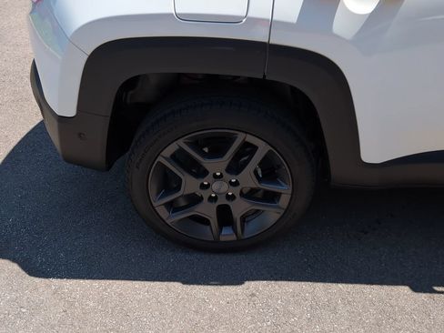 Used 2021 Jeep Renegade Latitude w/ Luxury Group II AWD/4WD image 4