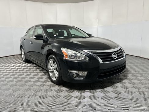 Used 2013 Nissan Altima 2.5 SL w/ Technology Pkg FWD image 2