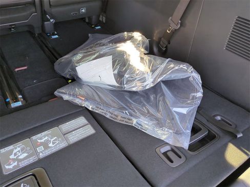 New 2026 Kia Carnival EX image 41