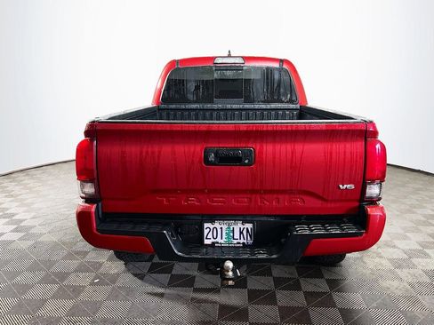 Certified 2019 Toyota Tacoma TRD Sport AWD/4WD image 7