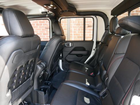 Used 2023 Jeep Gladiator Rubicon w/ Cold Weather Group AWD/4WD image 10
