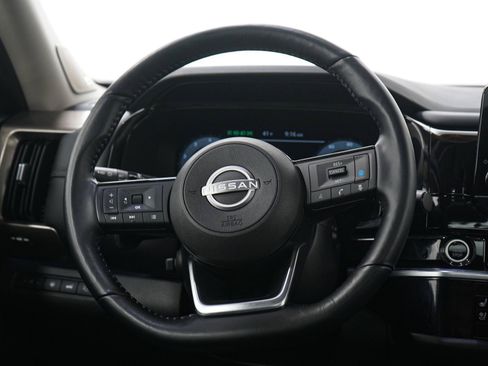 Used 2024 Nissan Pathfinder Platinum AWD/4WD image 17