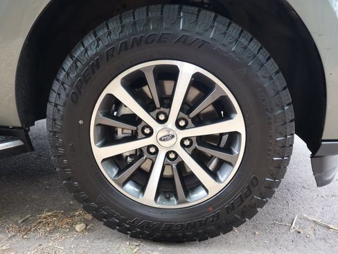 Used 2019 Ford Expedition XLT w/ Equipment Group 202A AWD/4WD image 45