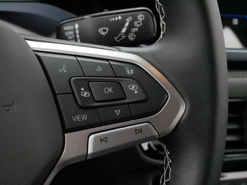 Used 2024 Volkswagen Taos SE image 25