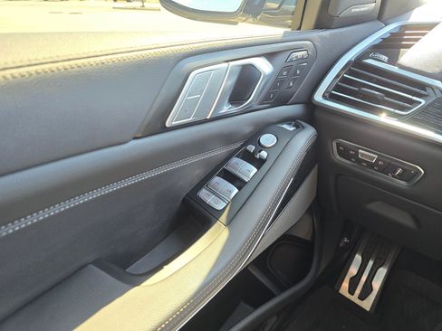 Used 2022 BMW X7 M50i AWD/4WD image 29