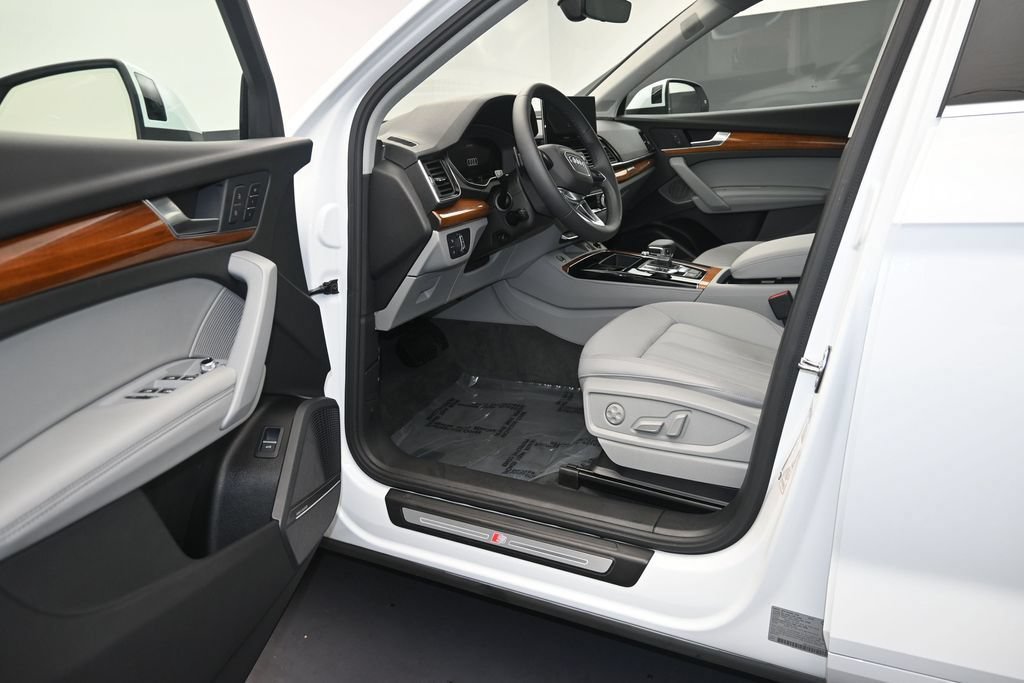 Used 2023 Audi Q5 2.0T Premium Plus w/ Premium Plus Package AWD/4WD image 10