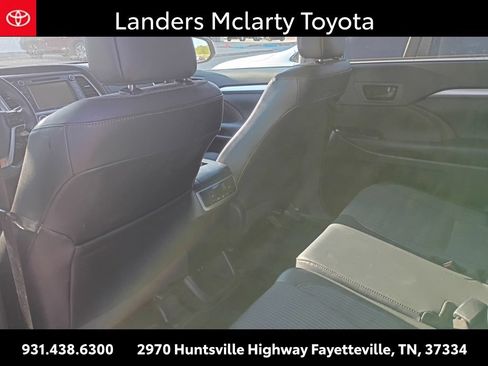 Used 2017 Toyota Highlander Plus FWD image 8