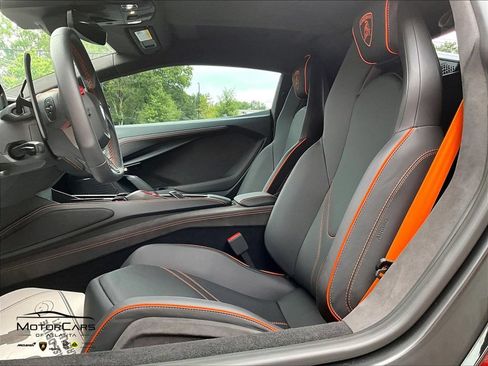 Used 2026 Lamborghini Revuelto AWD/4WD image 21