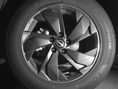 Used 2025 Nissan Rogue SV FWD image 12