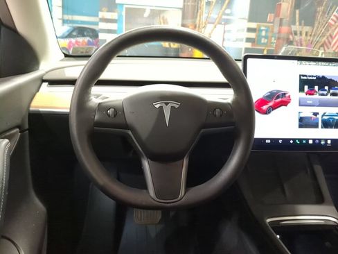 Used 2022 Tesla Model Y Long Range AWD/4WD image 2