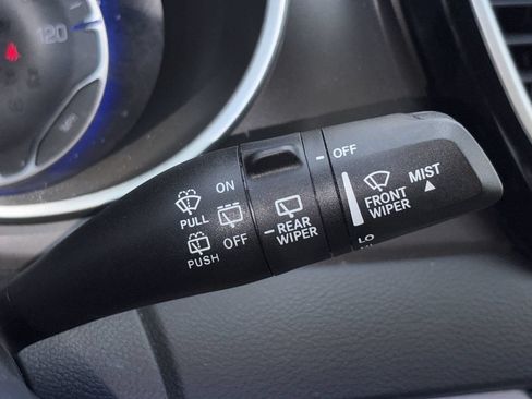 Used 2024 Chrysler Pacifica Touring-L FWD image 10