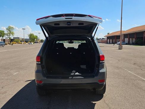 Used 2019 Jeep Grand Cherokee Laredo RWD image 13