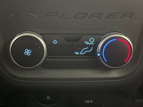 Used 2025 Ford Explorer Active image 18