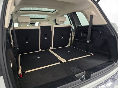 Used 2023 Mercedes-Benz GLB 250 4MATIC w/ Premium Package image 21