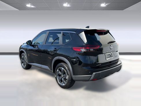 Used 2024 Nissan Rogue SV AWD/4WD image 3