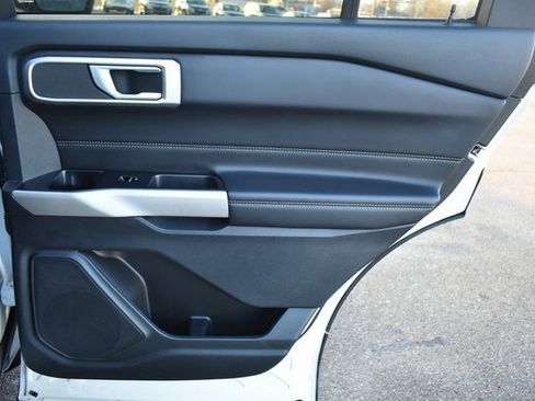 Used 2022 Ford Explorer XLT w/ Equipment Group 202A image 42